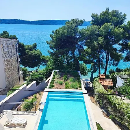 Penava, Private Beach, Pool And 7min To Lägenhet Trogir