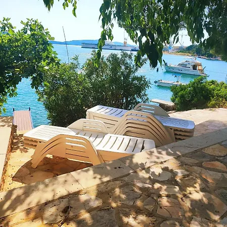 Penava, Private Beach, Pool And 7min To Apartament