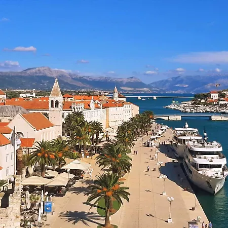 Penava, Private Beach, Pool And 7min To Trogir