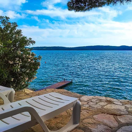 Appartement Penava, Private Beach, Pool And 7min To *