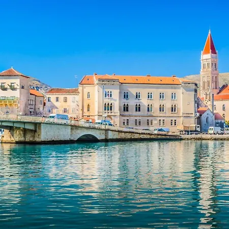 Penava, Private Beach, Pool And 7min To Appartement Trogir