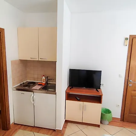Penava, Private Beach, Pool And 7min To Apartament