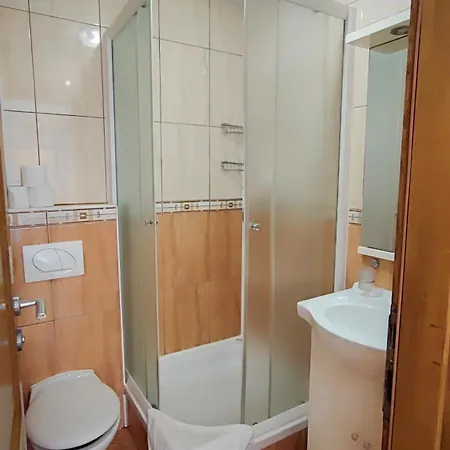 Penava, Private Beach, Pool And 7min To Apartament Trogir