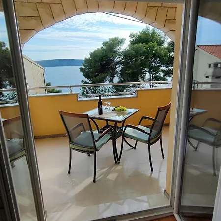 Penava, Private Beach, Pool And 7min To Apartament *
