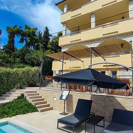 Penava, Private Beach, Pool And 7min To Apartament Trogir