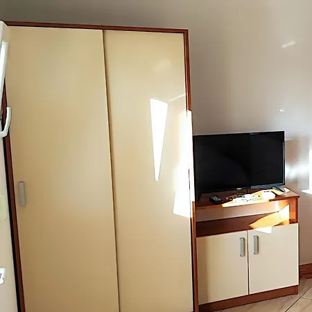 Appartement Penava, Private Beach, Pool And 7min To