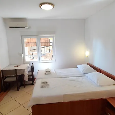 Apartman Penava, Private Beach, Pool And 7min To