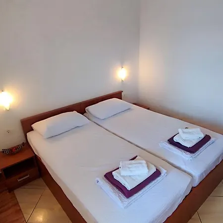 Penava, Private Beach, Pool And 7min To Apartman *