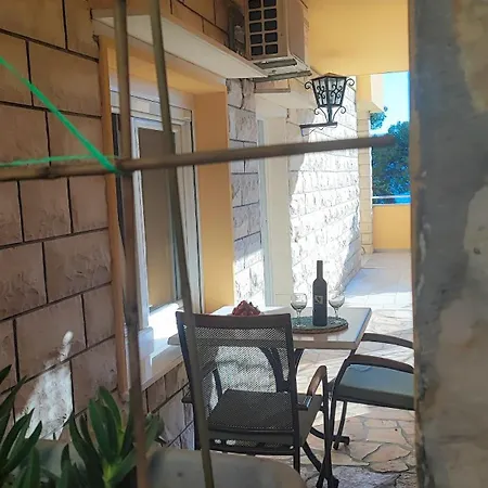 Penava, Private Beach, Pool And 7min To Apartman