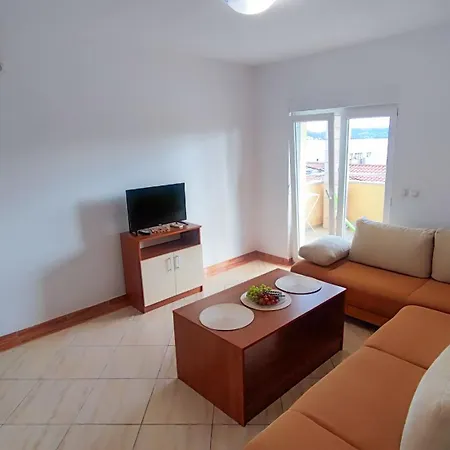 Penava, Private Beach, Pool And 7min To Trogir