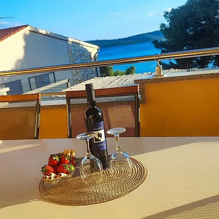 Penava, Private Beach, Pool And 7min To Apartman Trogir