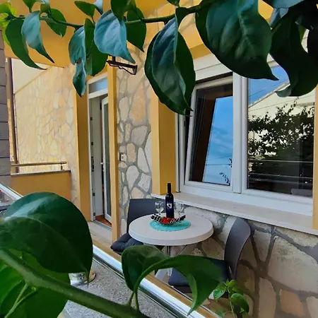 Penava, Private Beach, Pool And 7min To Apartman