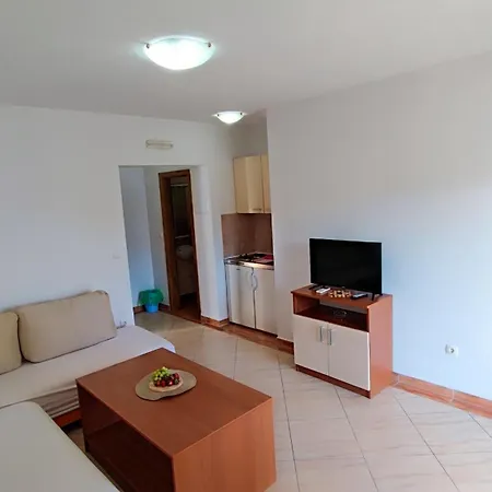 Penava, Private Beach, Pool And 7min To Apartman *