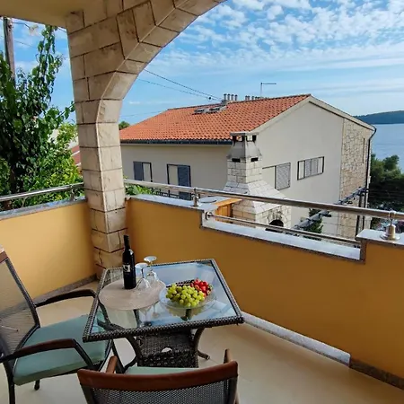 Penava, Private Beach, Pool And 7min To Trogir