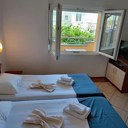 Penava, Private Beach, Pool And 7min To Apartman Trogir