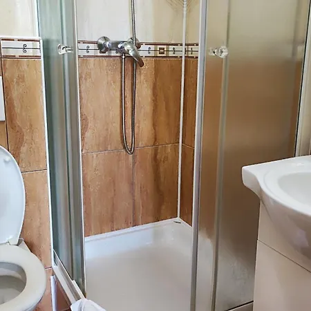 Penava, Private Beach, Pool And 7min To Apartman Trogir