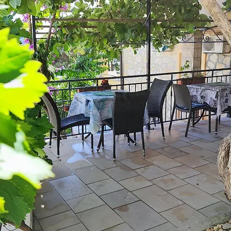 Penava, Private Beach, Pool And 7min To