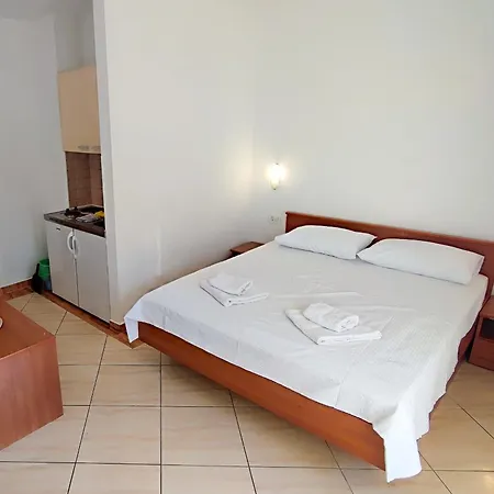 Penava, Private Beach, Pool And 7min To Apartman Trogir