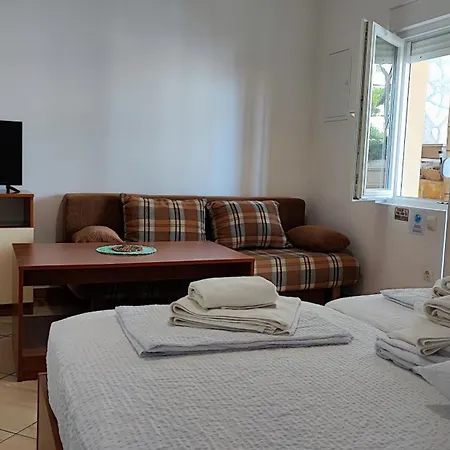 Penava, Private Beach, Pool And 7min To Apartman *