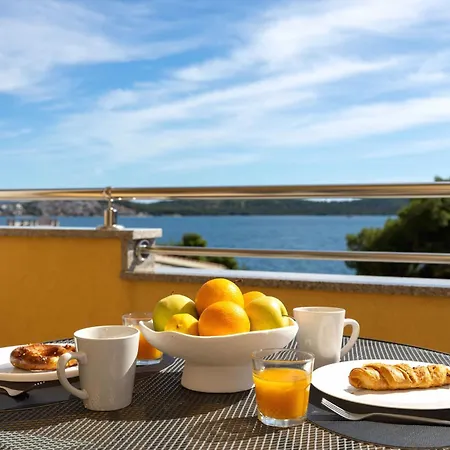 Penava, Private Beach, Pool And 7min To Lejlighed