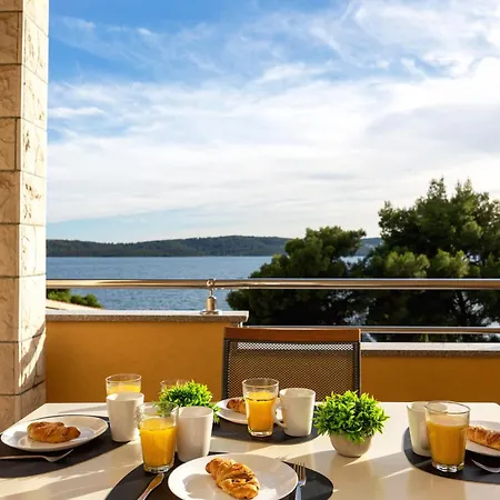 Penava, Private Beach, Pool And 7min To Lejlighed *