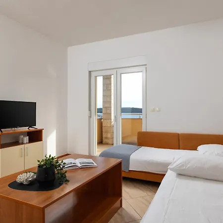 Penava, Private Beach, Pool And 7min To Lejlighed *