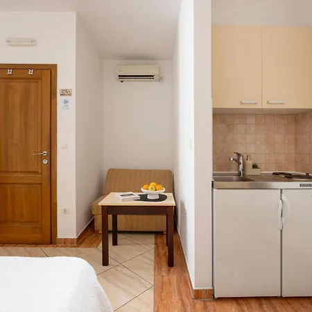 Penava, Private Beach, Pool And 7min To Lejlighed *