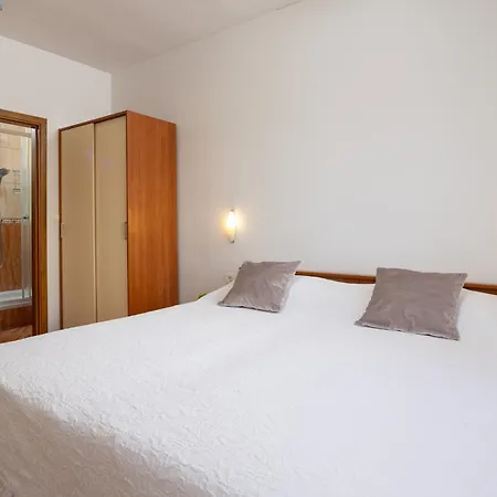 Lejlighed Penava, Private Beach, Pool And 7min To Trogir