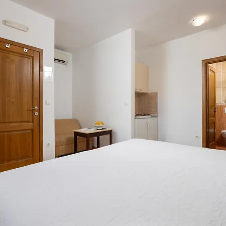 Lejlighed Penava, Private Beach, Pool And 7min To
