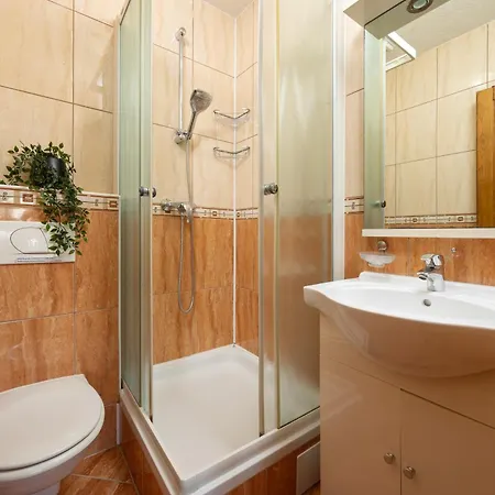 Penava, Private Beach, Pool And 7min To Lejlighed
