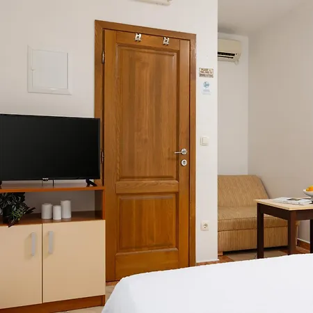 Lejlighed Penava, Private Beach, Pool And 7min To *