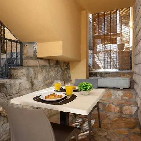 Lejlighed Penava, Private Beach, Pool And 7min To Trogir