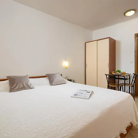 Lejlighed Penava, Private Beach, Pool And 7min To Trogir