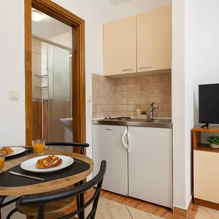 Penava, Private Beach, Pool And 7min To Lejlighed