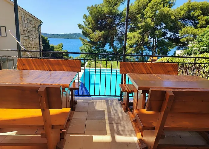 아파트 Penava, Private Beach, Pool And 7min To *