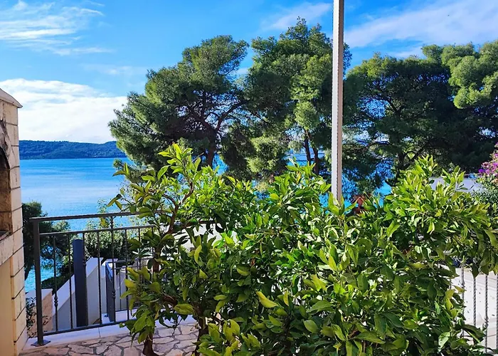 Penava, Private Beach, Pool And 7min To * 트로기르