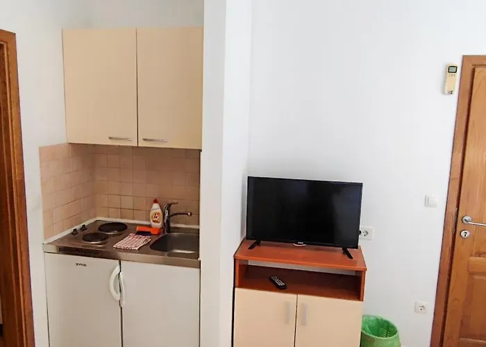 Penava, Private Beach, Pool And 7min To 아파트