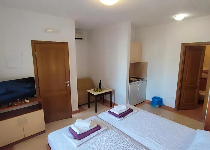 Penava, Private Beach, Pool And 7min To 아파트 *