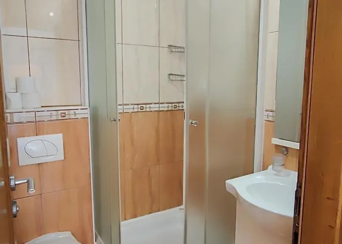 Penava, Private Beach, Pool And 7min To 아파트 트로기르