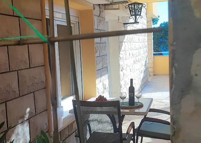 Penava, Private Beach, Pool And 7min To 아파트