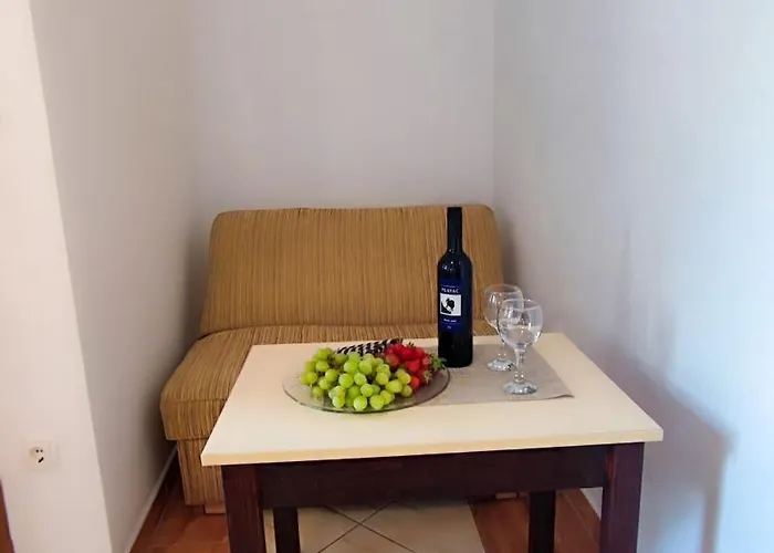 아파트 Penava, Private Beach, Pool And 7min To *