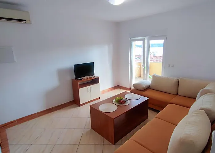 Penava, Private Beach, Pool And 7min To 트로기르