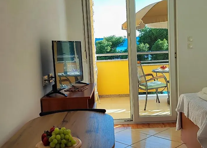Penava, Private Beach, Pool And 7min To 트로기르