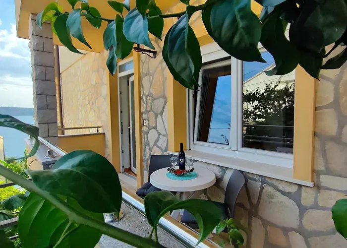 Penava, Private Beach, Pool And 7min To 아파트