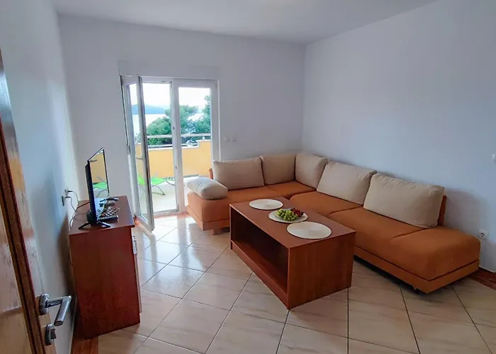 아파트 Penava, Private Beach, Pool And 7min To *