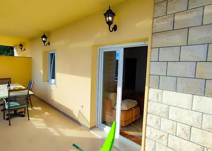 Penava, Private Beach, Pool And 7min To 아파트 트로기르