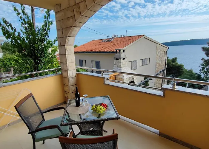Penava, Private Beach, Pool And 7min To 트로기르