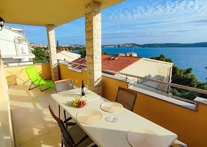 아파트 Penava, Private Beach, Pool And 7min To