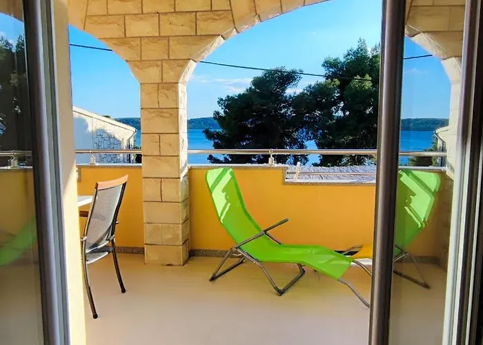아파트 Penava, Private Beach, Pool And 7min To *