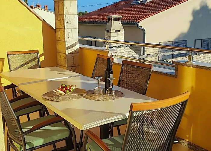 아파트 Penava, Private Beach, Pool And 7min To